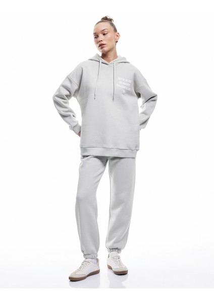 Pamuklu Şardonlu Arkası Baskılı Kapüşonlu Oversize Sweatshirt modelleri