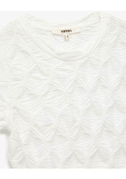 Bürümcük Kumaş Dokulu Slim Fit Kısa Kollu Bisiklet Yaka Tişört fırsatları