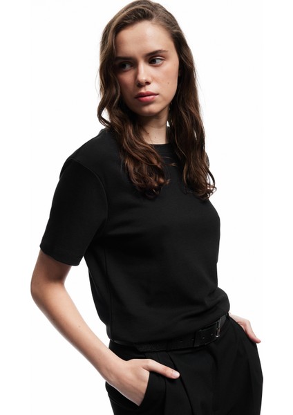 Pamuklu Kısa Kollu Bisiklet Yaka Basic Tişört fiyatları