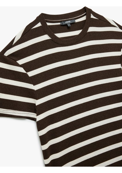 Kısa Kollu Bisiklet Yaka Slim Fit Çizgili Tişört indirimleri