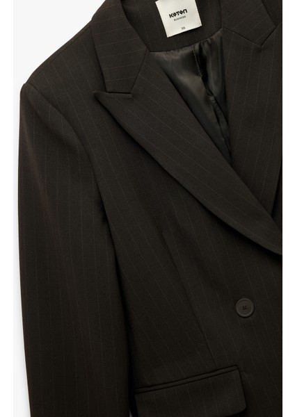 Kapaklı Çift Cepli Uzun Kollu Kruvaze Blazer Ceket