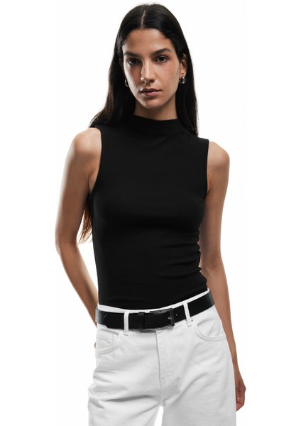 Basic Slim Fit Dik Yaka Modal Kolsuz Bluz