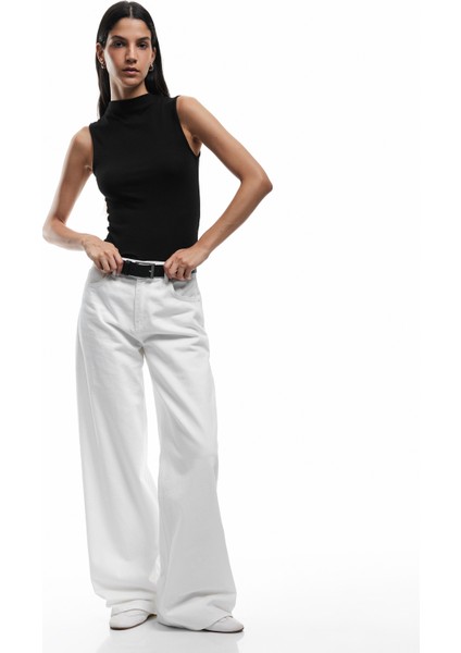 Basic Slim Fit Dik Yaka Modal Kolsuz Bluz fiyatları