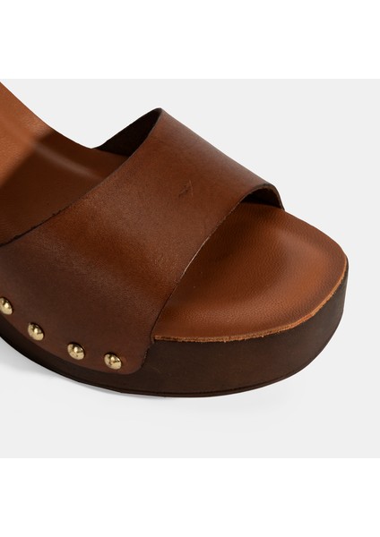 Kadın Kahve Ayarlanabilir Tokalı Deri Topuklu Sandalet