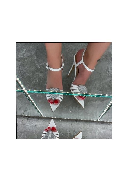 Kalpli Taş Detaylı Stiletto Beyaz modelleri