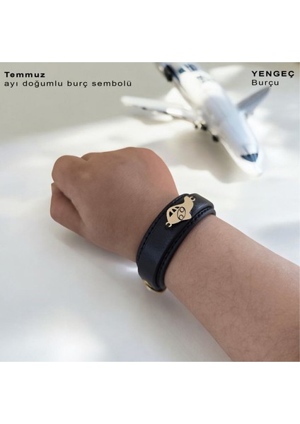 Temmuz Ayı Doğumlarına Özel Uçak Motifli 14 Ayar Altın Plakalı Derili Hediye Bileklik-447AY