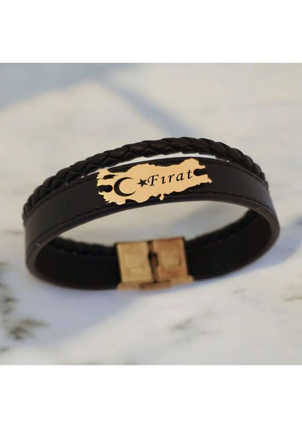 Fırat İsmine Özel Siyah Derili Türkiye Haritalı 14 Ayar Altın Plakalı Hediye Bileklik-449İsim