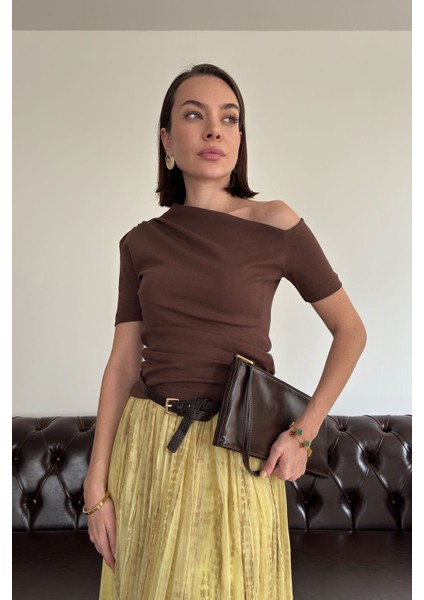 Açık Omuzlu Tasarım Tshirt- Kahverengi