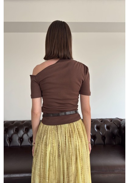 Açık Omuzlu Tasarım Tshirt- Kahverengi indirimleri