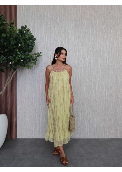 Yaka Aksesuarlı Desenli Tül Elbise