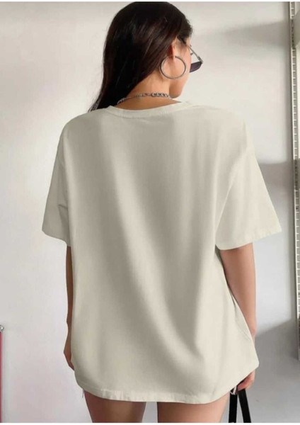 Oversize T-Shirt Gazete Baskılı Bej Renk fiyatları