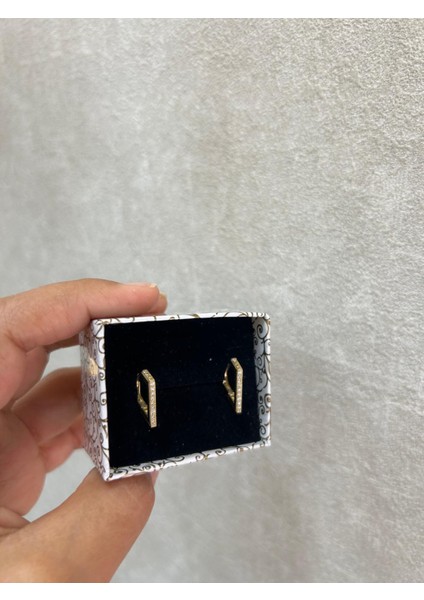 Kare Taşlı Altın Küpe