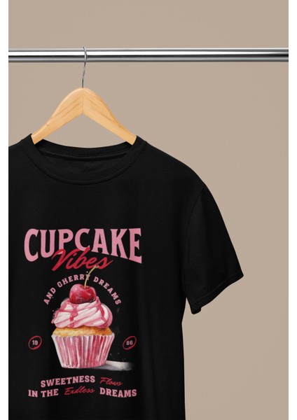 Cupcake Baskılı Standart Kalıp Bisiklet Yaka Pamuklu Kadın Tshırt