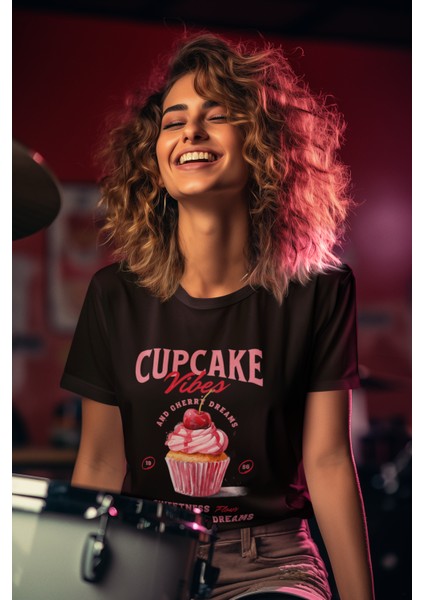 Cupcake Baskılı Standart Kalıp Bisiklet Yaka Pamuklu Kadın Tshırt