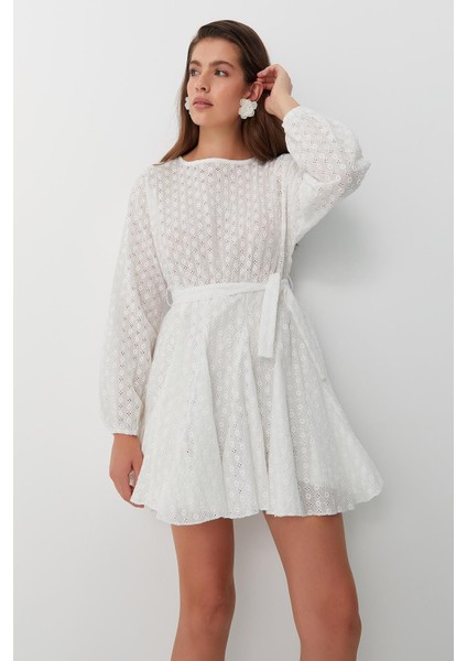 Kemerli Uzun Kollu Fisto Mini Elbise Beyaz modelleri