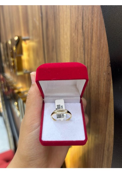 Oval Taşlı Altın Yüzük