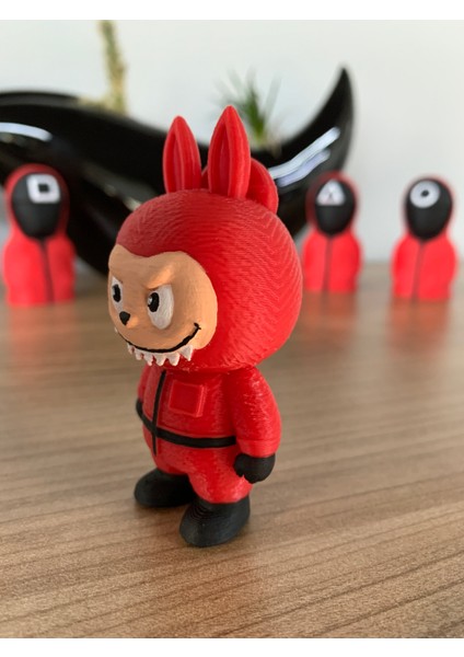 Labubu Squid Game Kıyafetli Minik Figür Kırmızı Labubu Halkalı