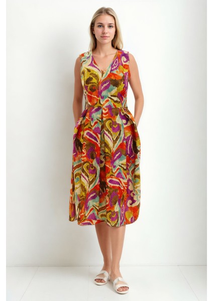 V Yaka Pileli Beli Bağlamalı Desenli Elbise