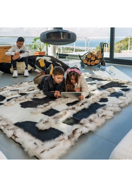 %100 Doğal Dana Derisi Kaymaz Taban Premium Patchwork Halı - Siyah Beyaz Tilki Kürklü fırsatları