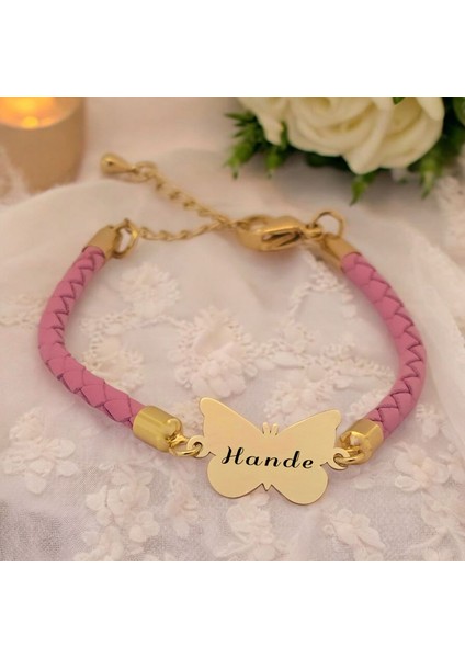Hande İsmine Özel Pembe Derili Kelebek Motifli 14 Ayar Altın Plakalı Hediye Bileklik-455İsim fiyatları