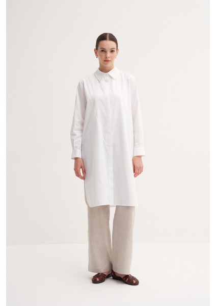 Beyaz %100 Pamuk Düğmeli Yırtmaç Detaylı Uzun Tunik