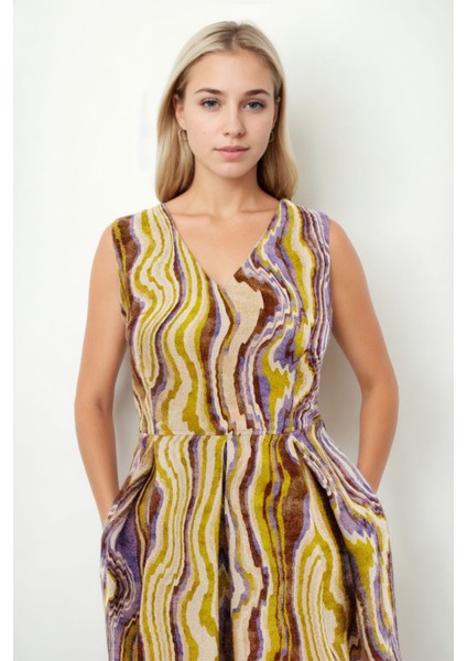 Kendinden Desenli V Yaka Pileli Elbise fiyatları