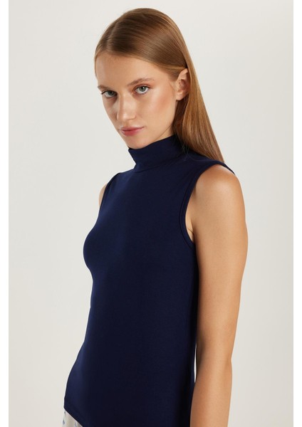 Kadın Regular Fit Klasik Kesim Viskon Kumaş Balıkçı Yaka Sıfır Kol Lacivert Bluz fiyatları