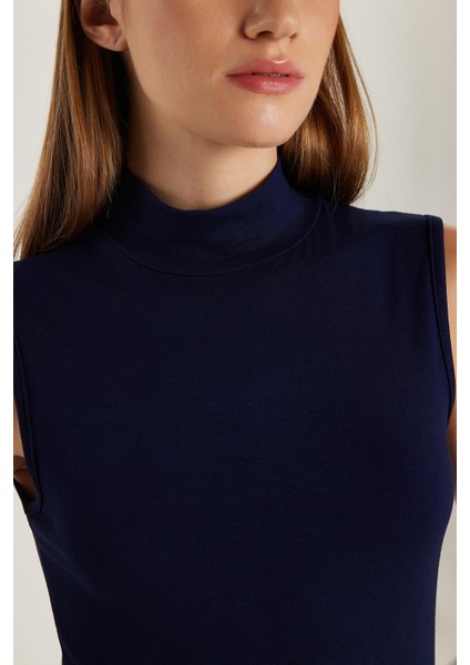 Kadın Regular Fit Klasik Kesim Viskon Kumaş Balıkçı Yaka Sıfır Kol Lacivert Bluz modelleri