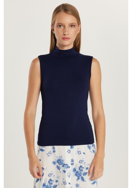 Kadın Regular Fit Klasik Kesim Viskon Kumaş Balıkçı Yaka Sıfır Kol Lacivert Bluz fırsatları