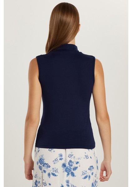 Kadın Regular Fit Klasik Kesim Viskon Kumaş Balıkçı Yaka Sıfır Kol Lacivert Bluz indirimleri