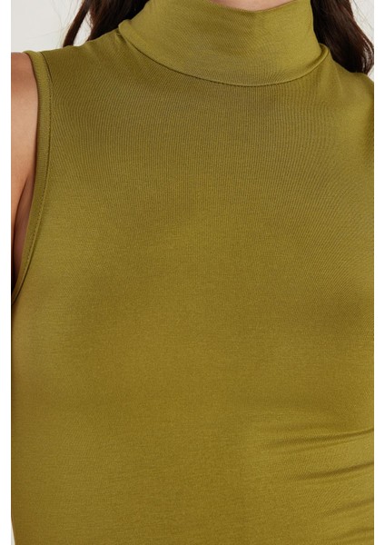 Kadın Regular Fit Klasik Kesim Viskon Kumaş Balıkçı Yaka Sıfır Kol Yeşil Bluz modelleri