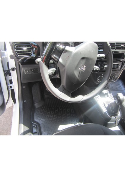 Peugeot 301 3D Siyah Havuzlu Paspas 2012 ve Sonrası modelleri