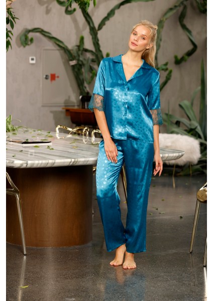 Kadın Mavi Desenli Saten Düğmeli Pijama Takımı Dantel Kol Detaylı Şık ve Rahat 2’li Set fırsatları