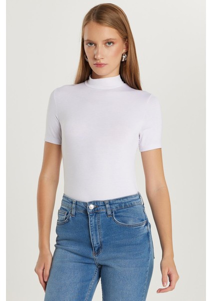 Kadın Kısa Kollu Yarım Balıkçı Yaka Beyaz Bluz Slim Fit %95 Viskon fırsatları