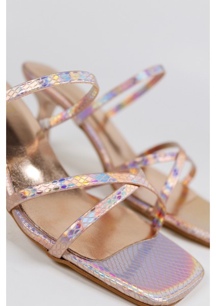 Kadın Bilekten Bağlamalı Metelik Kroko Topuklu Terlik fırsatları