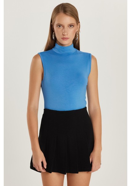 Kadın Regular Fit Klasik Kesim Viskon Kumaş Balıkçı Yaka Sıfır Kol Mavi Bluz