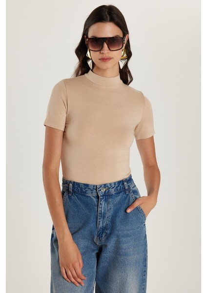 Kadın Standart Fit Kısa Kollu Yarım Balıkçı Yaka Bej Bluz
