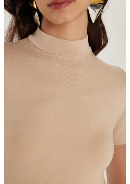 Kadın Standart Fit Kısa Kollu Yarım Balıkçı Yaka Bej Bluz modelleri