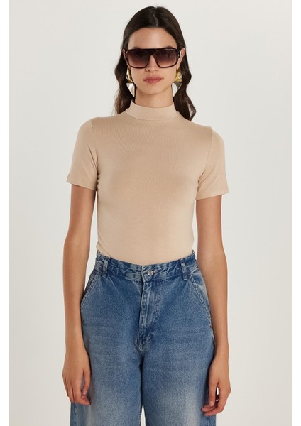 Kadın Standart Fit Kısa Kollu Yarım Balıkçı Yaka Bej Bluz fırsatları