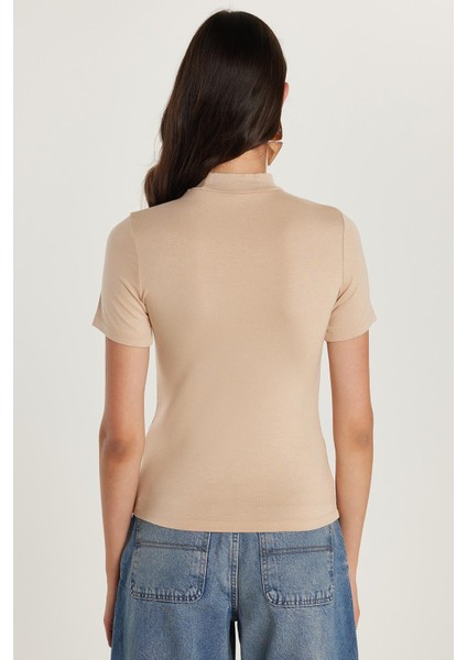 Kadın Standart Fit Kısa Kollu Yarım Balıkçı Yaka Bej Bluz indirimleri