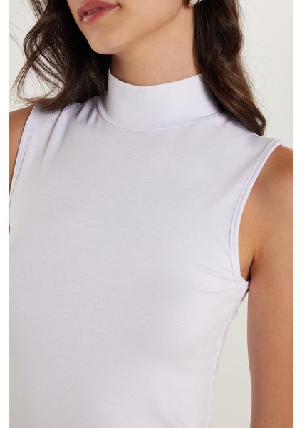 Kadın Regular Fit Klasik Kesim Viskon Kumaş Balıkçı Yaka Sıfır Kol Beyaz Bluz modelleri