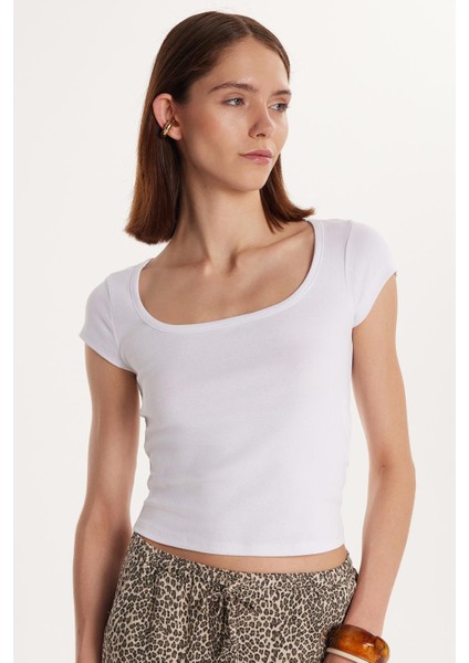 Kadın Slim Fit Dar Kesim Pamuklu Kısa Kollu U Yaka Beyaz Bluz