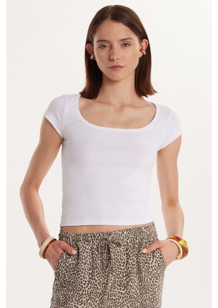 Kadın Slim Fit Dar Kesim Pamuklu Kısa Kollu U Yaka Beyaz Bluz fiyatları