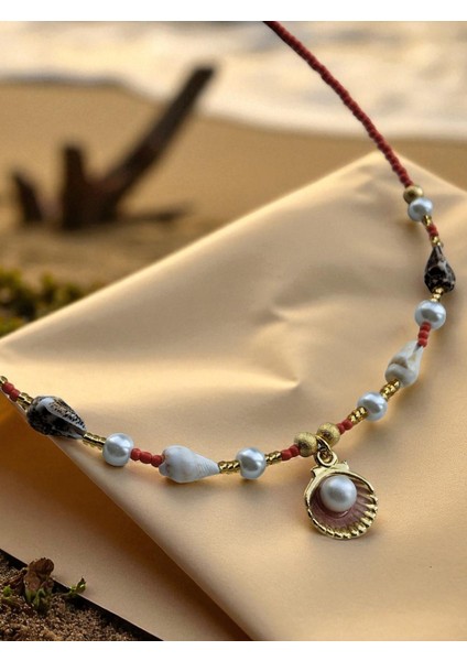 Incili Midye, Cam Inci, Midye Kabuğu Detaylı Yaz Tatili Büyüsü Kırmızı Kum Boncuk Kadın Kolye