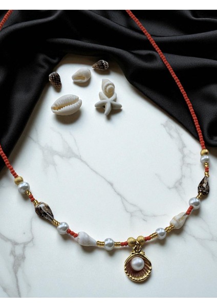 Incili Midye, Cam Inci, Midye Kabuğu Detaylı Yaz Tatili Büyüsü Kırmızı Kum Boncuk Kadın Kolye fiyatları