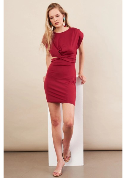 Kadın Bordo Omuzları Vatkalı Pencereli Mini Elbise İRE103