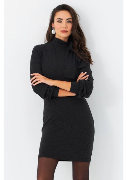 Kadın Antrasit Boyundan Bağlamalı Midi Elbise EY2971