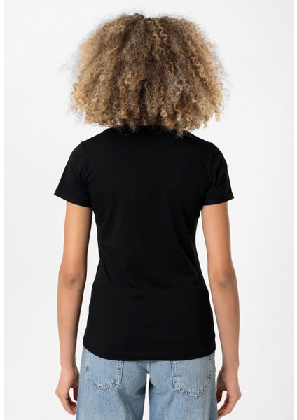 Christina Kadın Derin V Yaka Slim Fit T-Shirt modelleri