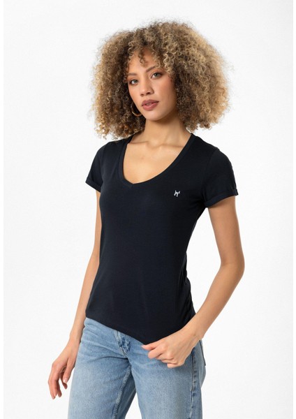 Christina Kadın Derin V Yaka Slim Fit T-Shirt fiyatları