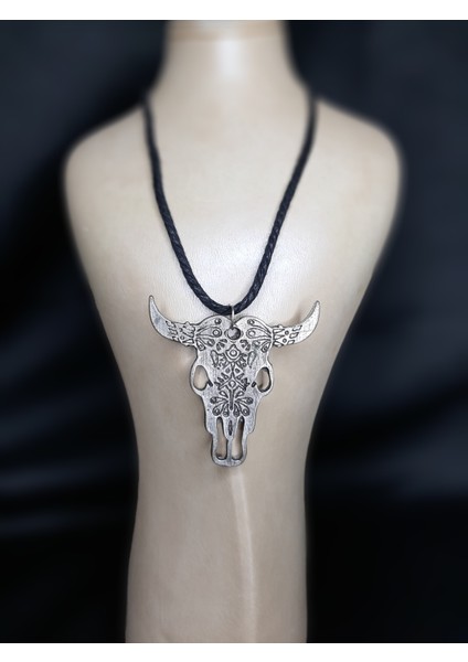 Etnik Desenli Boğa Kafası Kolye - Antik Gümüş Renkli Unisex Aksesuar